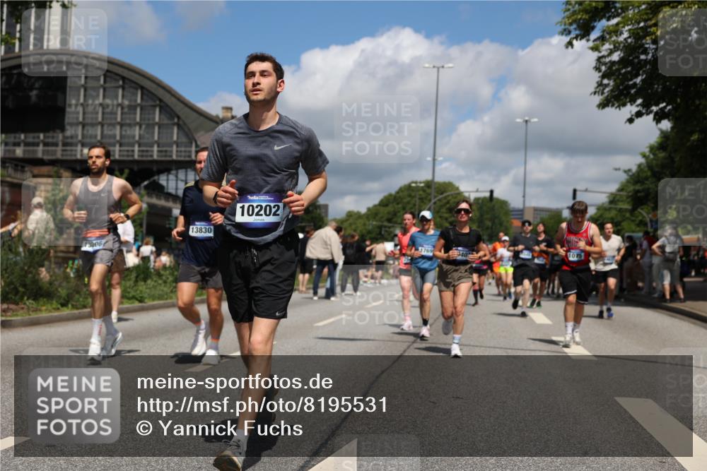 29.06.2025 - hella hamburg halbmarathon Yannick Fuchs http://msf.ph/oto/8195531 29.06.2025 11:39:29 20KM 1003, 1075, 1481, 1586, 1618, 2109, 2491, 2974, 3344, 3398, 3828, 4234, 4325, 4857, 5156, 5549, 5654, 5684, 6076, 6124, 6161, 7108, 7429, 7513, 7585, 7868, 8056, 8107, 10119, 10202, 10407, 11175, 11546, 11728, 12022, 12419, 12745, 13644, 13773, 13806, 13830, 14005, 15294, 15543, 16512, 16552, 16632, 16983, 17122, 17196, 17288, 17541, 17695, 18300, 18782, 18946 meine-sportfotos.de