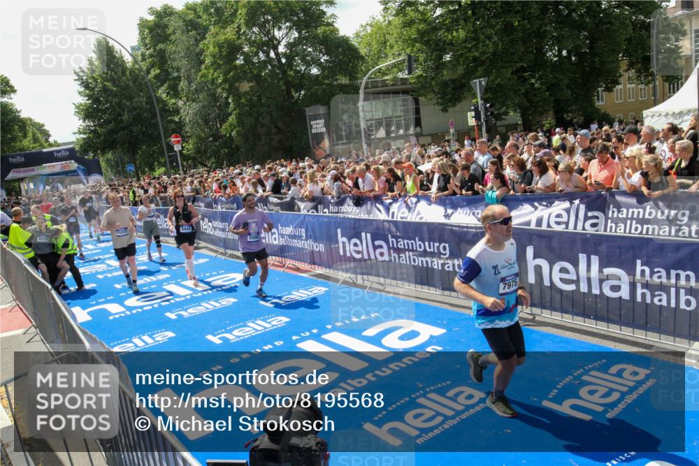 29.06.2025 - hella hamburg halbmarathon Michael Strokosch http://msf.ph/oto/8195568 29.06.2025 11:35:21 Ziel 4444, 5138, 5566, 5601, 5718, 7975, 9875, 10434, 10487, 13437, 15222, 17690, 18478 meine-sportfotos.de