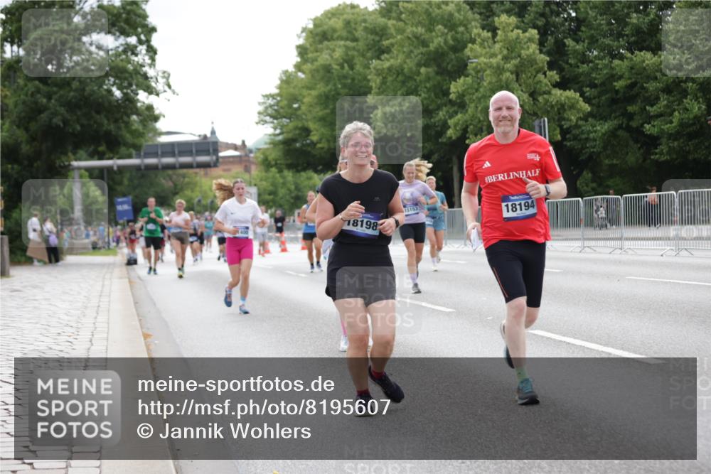 29.06.2025 - hella hamburg halbmarathon Jannik Wohlers http://msf.ph/oto/8195607 29.06.2025 10:24:37 Lombardsbrücke 1740, 2000, 2108, 2249, 3920, 4008, 4010, 4444, 5126, 7778, 8083, 9573, 11400, 11921, 14649, 15153, 15679, 15942, 17185, 17954, 18194, 18198 meine-sportfotos.de