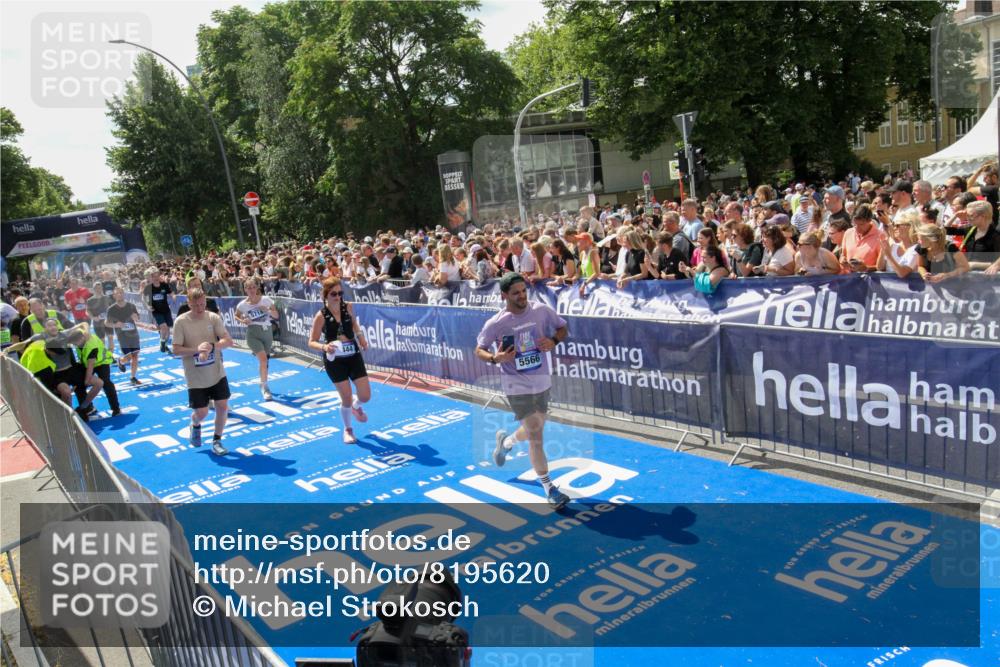 29.06.2025 - hella hamburg halbmarathon Michael Strokosch http://msf.ph/oto/8195620 29.06.2025 11:35:22 Ziel 4444, 5138, 5566, 5601, 5718, 7975, 9875, 10434, 10487, 13437, 15222, 17690, 18478 meine-sportfotos.de