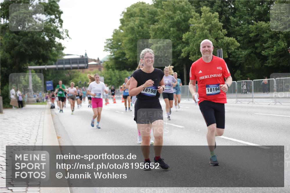 29.06.2025 - hella hamburg halbmarathon Jannik Wohlers http://msf.ph/oto/8195652 29.06.2025 10:24:37 Lombardsbrücke 1740, 2000, 2108, 2249, 3920, 4008, 4010, 4444, 5126, 7778, 8083, 9573, 11400, 11921, 14649, 15153, 15679, 15942, 17185, 17954, 18194, 18198 meine-sportfotos.de