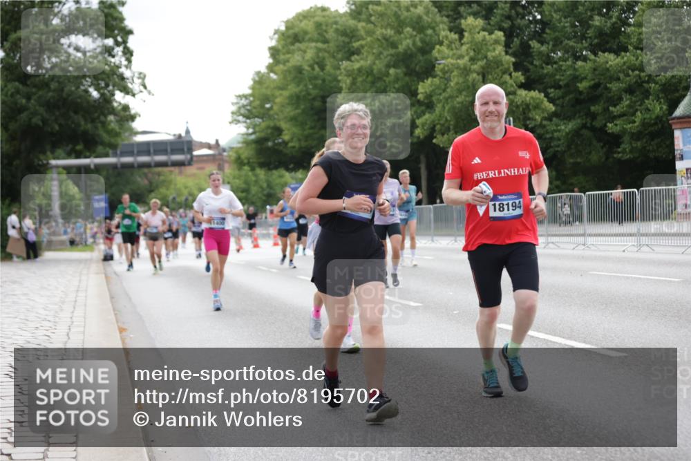 29.06.2025 - hella hamburg halbmarathon Jannik Wohlers http://msf.ph/oto/8195702 29.06.2025 10:24:37 Lombardsbrücke 1740, 2000, 2108, 2249, 3920, 4008, 4010, 4444, 5126, 7778, 8083, 9573, 11400, 11921, 14649, 15153, 15679, 15942, 17185, 17954, 18194, 18198 meine-sportfotos.de
