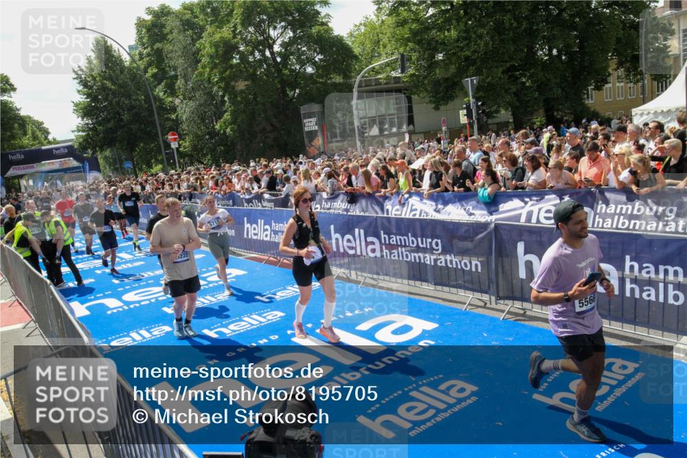 29.06.2025 - hella hamburg halbmarathon Michael Strokosch http://msf.ph/oto/8195705 29.06.2025 11:35:23 Ziel 4444, 5138, 5566, 5601, 5718, 6516, 9875, 10434, 10487, 13437, 15222, 17690, 18478 meine-sportfotos.de