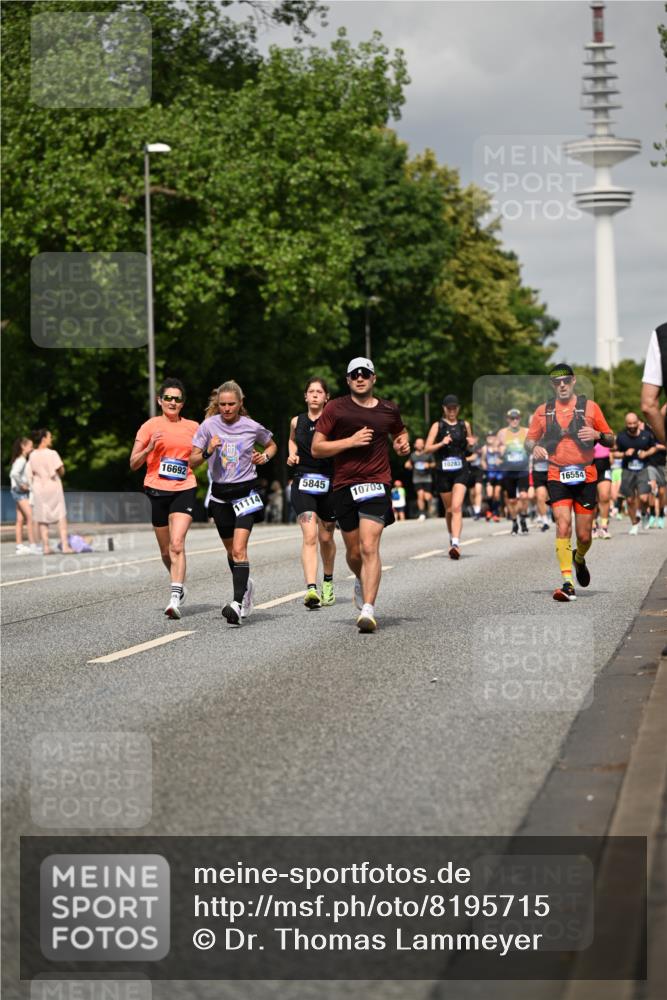 29.06.2025 - hella hamburg halbmarathon Dr. Thomas Lammeyer http://msf.ph/oto/8195715 29.06.2025 10:11:23 Kennedybrücke 4262, 4502, 5287, 5807, 5845, 5926, 6517, 6833, 7503, 8585, 10283, 10700, 10703, 11114, 11394 meine-sportfotos.de