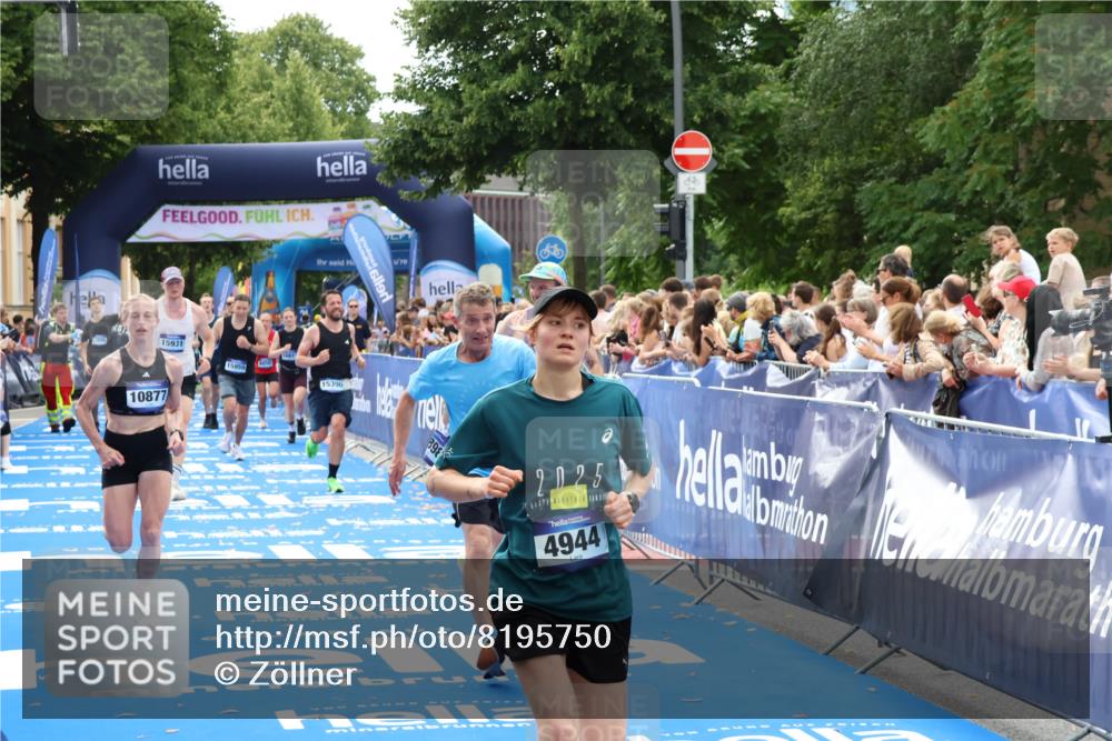 29.06.2025 - hella hamburg halbmarathon Zöllner http://msf.ph/oto/8195750 29.06.2025 10:35:28 Ziel 1889, 4050, 4944, 10771, 10877, 11898, 15390, 15701, 15931, 15959, 16811, 19022 meine-sportfotos.de
