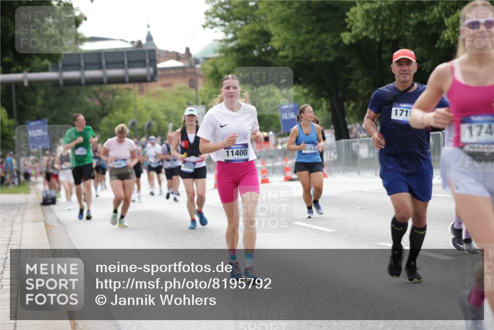 29.06.2025 - hella hamburg halbmarathon Jannik Wohlers http://msf.ph/oto/8195792 29.06.2025 10:24:38 Lombardsbrücke 1740, 2000, 2249, 3920, 4008, 4010, 5126, 7778, 8083, 9573, 11400, 11921, 14649, 15153, 15679, 15942, 17185, 17954, 18194, 18198 meine-sportfotos.de