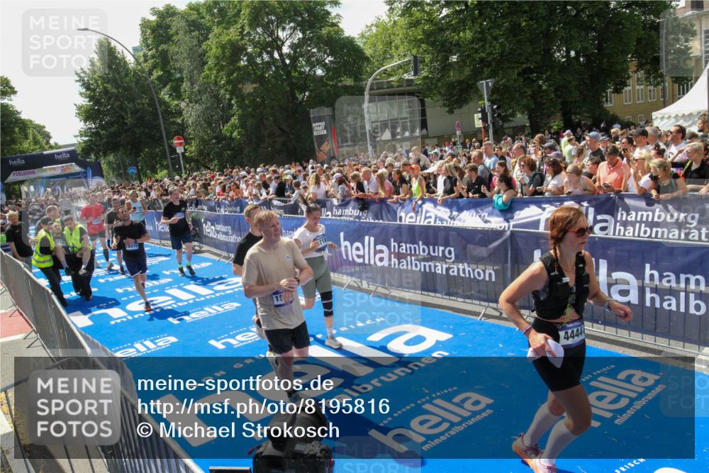 29.06.2025 - hella hamburg halbmarathon Michael Strokosch http://msf.ph/oto/8195816 29.06.2025 11:35:24 Ziel 4444, 5138, 5601, 5718, 6516, 6695, 6696, 9875, 10434, 10487, 13437, 15222, 17690, 18191, 18478 meine-sportfotos.de