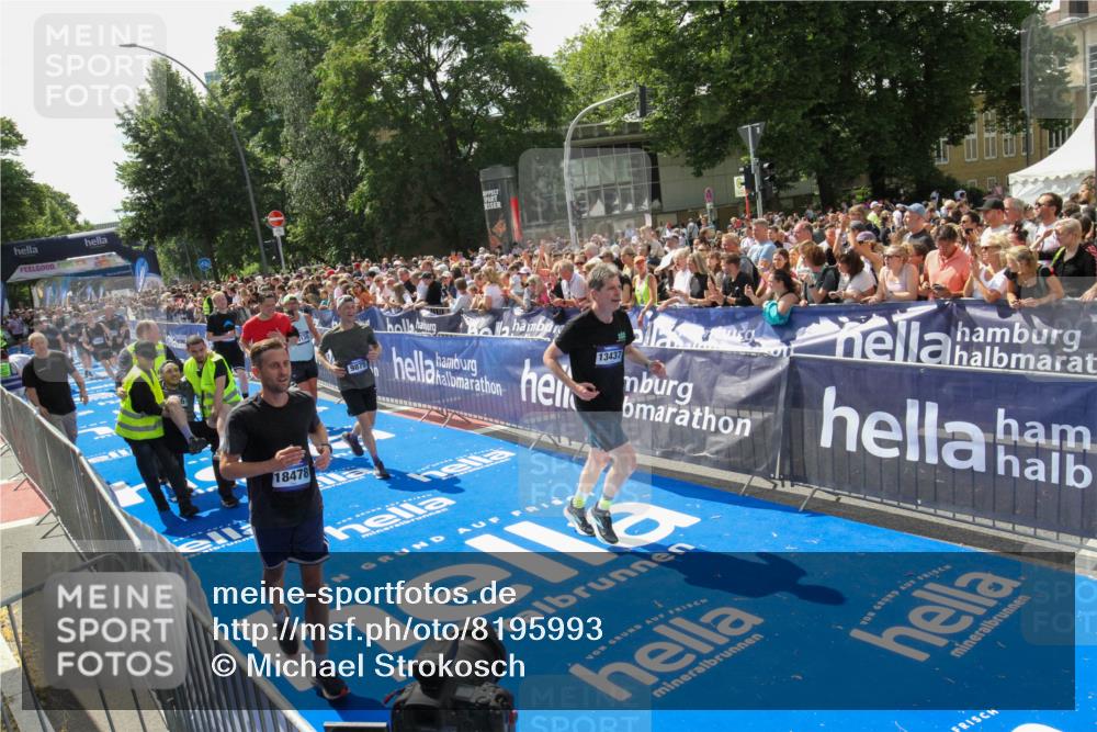 29.06.2025 - hella hamburg halbmarathon Michael Strokosch http://msf.ph/oto/8195993 29.06.2025 11:35:26 Ziel 2510, 2511, 3145, 5138, 5601, 6516, 6695, 6696, 9875, 10434, 10487, 12026, 13437, 17690, 18191, 18478 meine-sportfotos.de