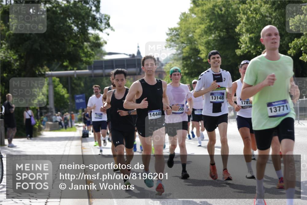 29.06.2025 - hella hamburg halbmarathon Jannik Wohlers http://msf.ph/oto/8196201 29.06.2025 09:46:39 Lombardsbrücke 1053, 1396, 1411, 1577, 2563, 3005, 3790, 3935, 5193, 5660, 6032, 6305, 7080, 7622, 7831, 7867, 8323, 9376, 9519, 10771, 11055, 11370, 11898, 12204, 13148, 13729, 13771, 13991, 14069, 14385, 14388, 14448, 14841, 14899, 14975, 15390, 16417, 16425, 16881, 17014, 17329, 17877, 18357, 18455, 18600, 18731, 18906, 18986 meine-sportfotos.de
