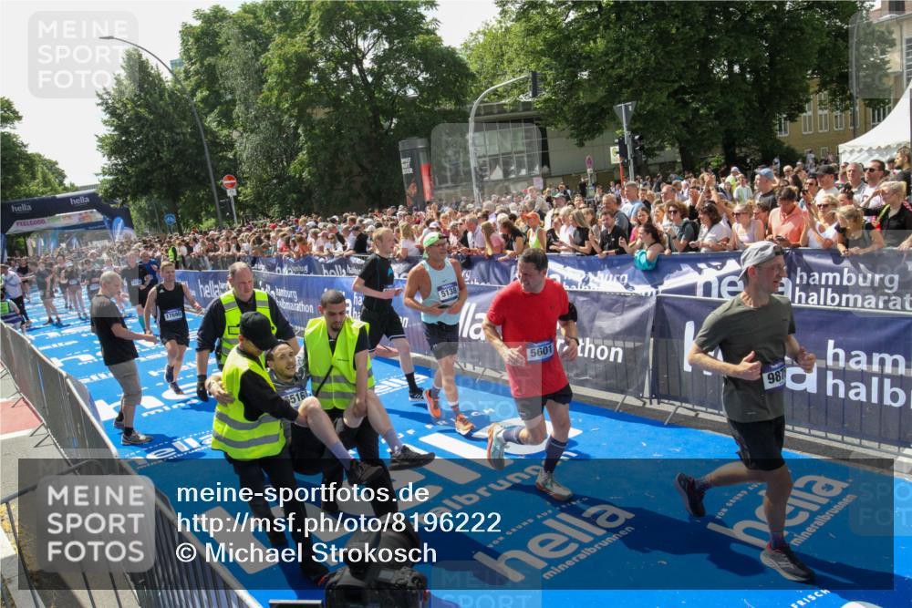 29.06.2025 - hella hamburg halbmarathon Michael Strokosch http://msf.ph/oto/8196222 29.06.2025 11:35:28 Ziel 2510, 2511, 3145, 3877, 4375, 4376, 5138, 5601, 6516, 6695, 6696, 9370, 9875, 10487, 11635, 12026, 13657, 14956, 17690, 18191 meine-sportfotos.de