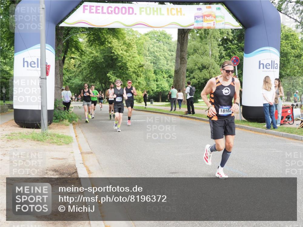 29.06.2025 - hella hamburg halbmarathon MichiJ http://msf.ph/oto/8196372 29.06.2025 10:20:48 Zwischen KM18-KM19 15835, 18102, 19118 meine-sportfotos.de