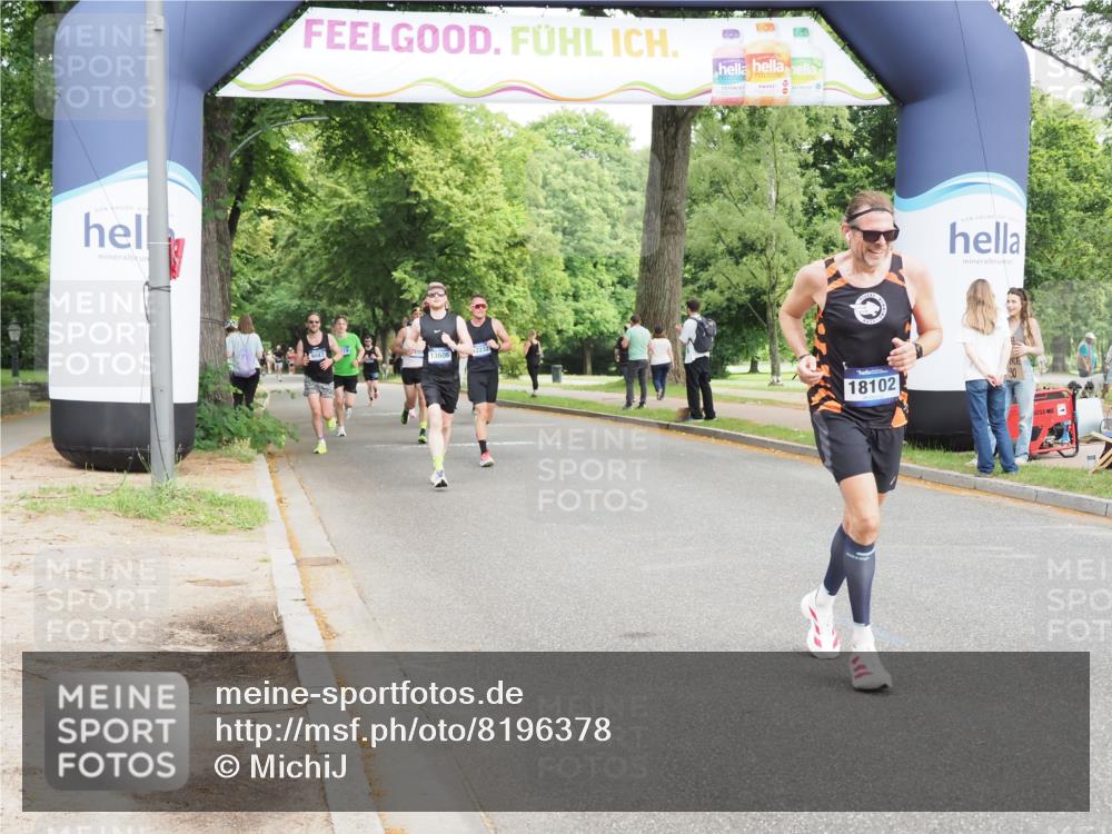 29.06.2025 - hella hamburg halbmarathon MichiJ http://msf.ph/oto/8196378 29.06.2025 10:20:48 Zwischen KM18-KM19 15835, 18102, 19118 meine-sportfotos.de