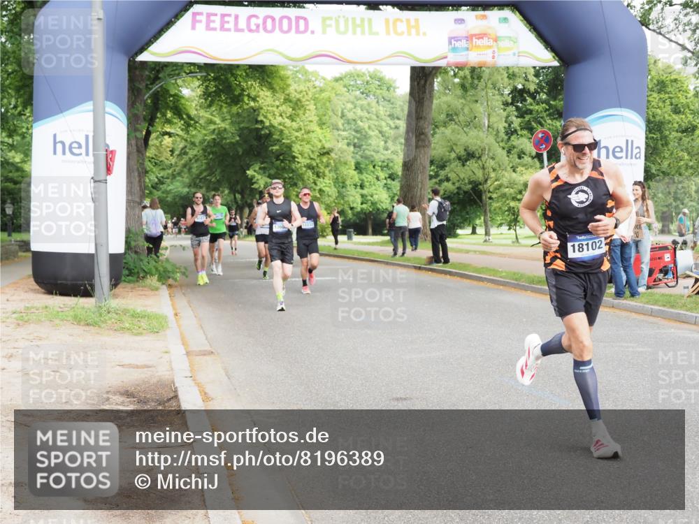 29.06.2025 - hella hamburg halbmarathon MichiJ http://msf.ph/oto/8196389 29.06.2025 10:20:48 Zwischen KM18-KM19 15835, 18102, 19118 meine-sportfotos.de