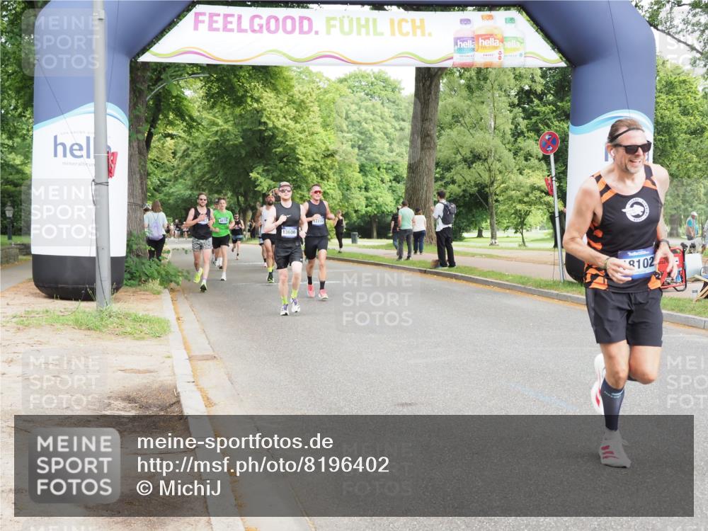 29.06.2025 - hella hamburg halbmarathon MichiJ http://msf.ph/oto/8196402 29.06.2025 10:20:48 Zwischen KM18-KM19 15835, 18102, 19118 meine-sportfotos.de