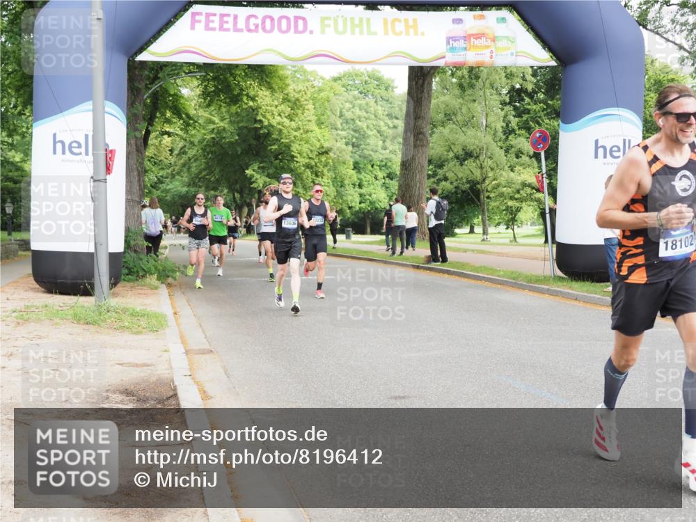 29.06.2025 - hella hamburg halbmarathon MichiJ http://msf.ph/oto/8196412 29.06.2025 10:20:48 Zwischen KM18-KM19 15835, 18102, 19118 meine-sportfotos.de