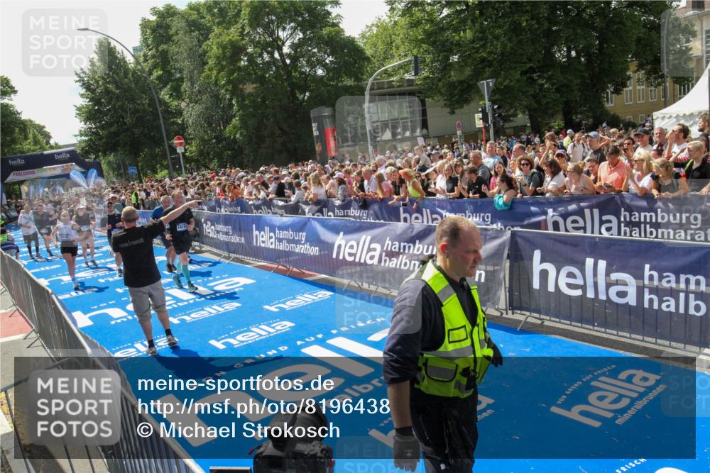 29.06.2025 - hella hamburg halbmarathon Michael Strokosch http://msf.ph/oto/8196438 29.06.2025 11:35:30 Ziel 2022, 2510, 2511, 2787, 3145, 3877, 4375, 4376, 5138, 6516, 6695, 6696, 9370, 10487, 11635, 12026, 13657, 14956, 15488, 17690, 18191 meine-sportfotos.de