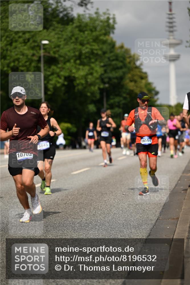 29.06.2025 - hella hamburg halbmarathon Dr. Thomas Lammeyer http://msf.ph/oto/8196532 29.06.2025 10:11:26 Kennedybrücke 1993, 4262, 4502, 5242, 5287, 5807, 5845, 5926, 6517, 6518, 6707, 6713, 6715, 6833, 7503, 8585, 10283, 10700, 10703, 11114, 11394 meine-sportfotos.de