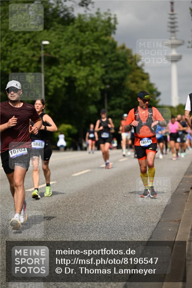 29.06.2025 - hella hamburg halbmarathon Dr. Thomas Lammeyer http://msf.ph/oto/8196547 29.06.2025 10:11:26 Kennedybrücke 1993, 4262, 4502, 5242, 5287, 5807, 5845, 5926, 6517, 6518, 6707, 6713, 6715, 6833, 7503, 8585, 10283, 10700, 10703, 11114, 11394 meine-sportfotos.de