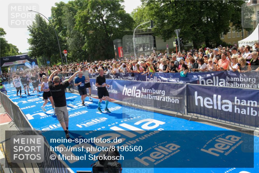 29.06.2025 - hella hamburg halbmarathon Michael Strokosch http://msf.ph/oto/8196560 29.06.2025 11:35:31 Ziel 2022, 2510, 2511, 2787, 3145, 3877, 4375, 4376, 6516, 6695, 6696, 9258, 9370, 11635, 12026, 13657, 14956, 15488, 18191 meine-sportfotos.de