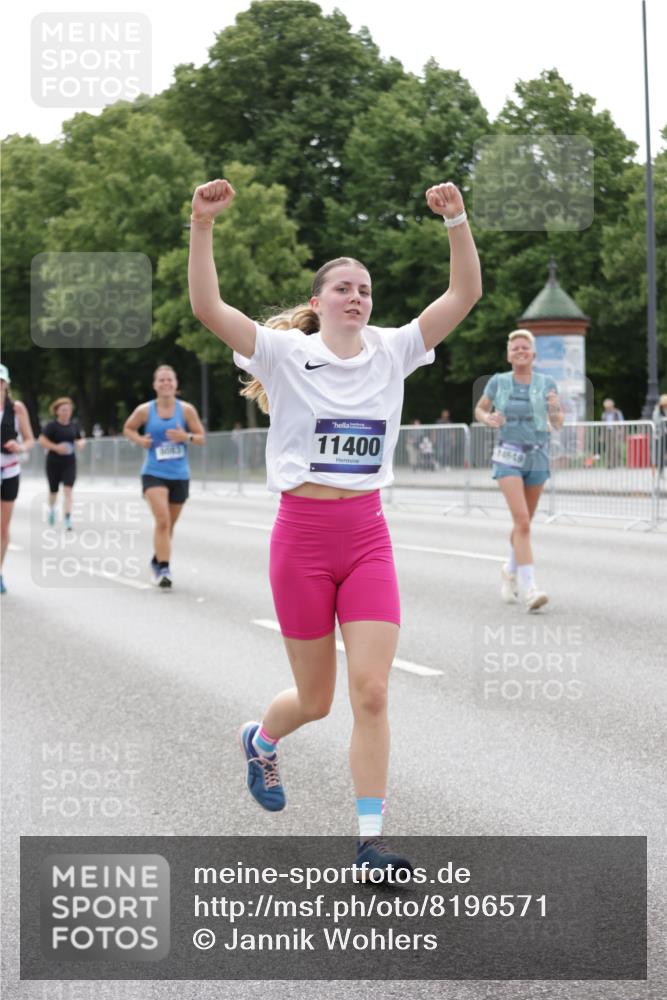 29.06.2025 - hella hamburg halbmarathon Jannik Wohlers http://msf.ph/oto/8196571 29.06.2025 10:24:42 Lombardsbrücke 1740, 2000, 3920, 3961, 3963, 4008, 4010, 5814, 7778, 8083, 8962, 9573, 11400, 11921, 14086, 14649, 15153, 15679, 15942, 17185, 17954, 18194, 18198 meine-sportfotos.de