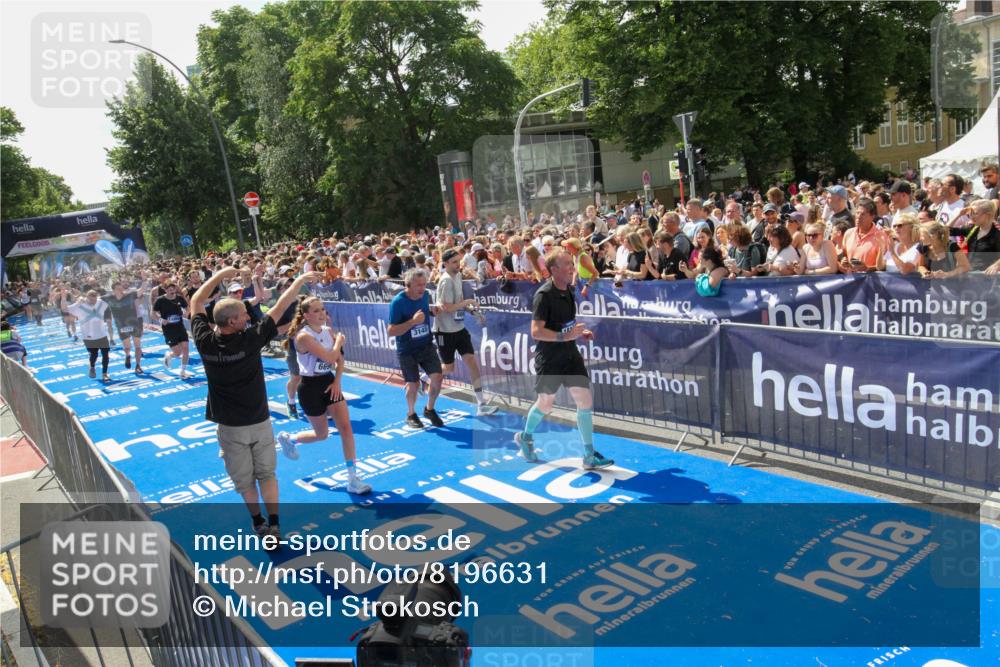 29.06.2025 - hella hamburg halbmarathon Michael Strokosch http://msf.ph/oto/8196631 29.06.2025 11:35:32 Ziel 2022, 2510, 2511, 2787, 3145, 3877, 4375, 4376, 6516, 6695, 6696, 9258, 9370, 11635, 12026, 13240, 13657, 14956, 15119, 15488, 18191 meine-sportfotos.de