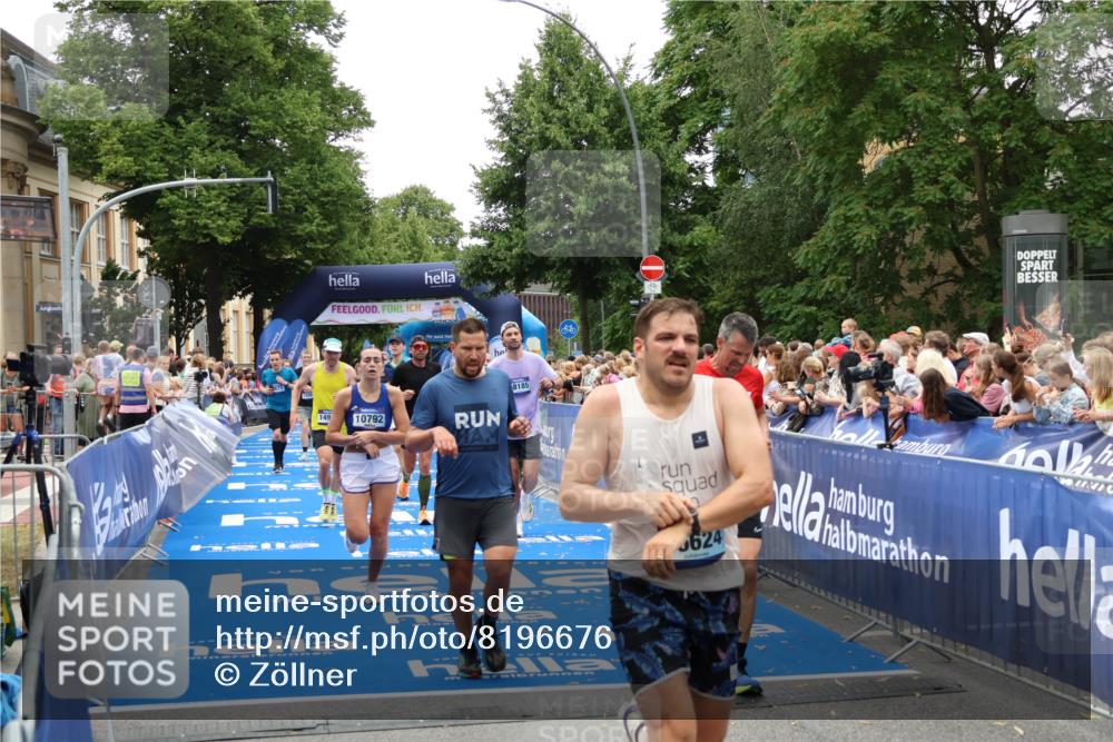 29.06.2025 - hella hamburg halbmarathon Zöllner http://msf.ph/oto/8196676 29.06.2025 10:45:59 Ziel 2189, 3477, 4277, 6532, 8577, 8871, 10792, 11821, 12084, 14462, 14911, 15149, 16624, 17008, 18185, 19116 meine-sportfotos.de
