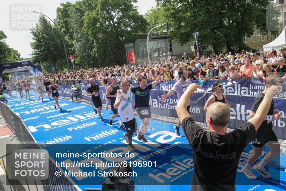 29.06.2025 - hella hamburg halbmarathon Michael Strokosch http://msf.ph/oto/8196901 29.06.2025 11:35:36 Ziel 2022, 2787, 3877, 4375, 4376, 4413, 5789, 9258, 9370, 11635, 13240, 13414, 13657, 14114, 14956, 15119, 15488, 18479 meine-sportfotos.de