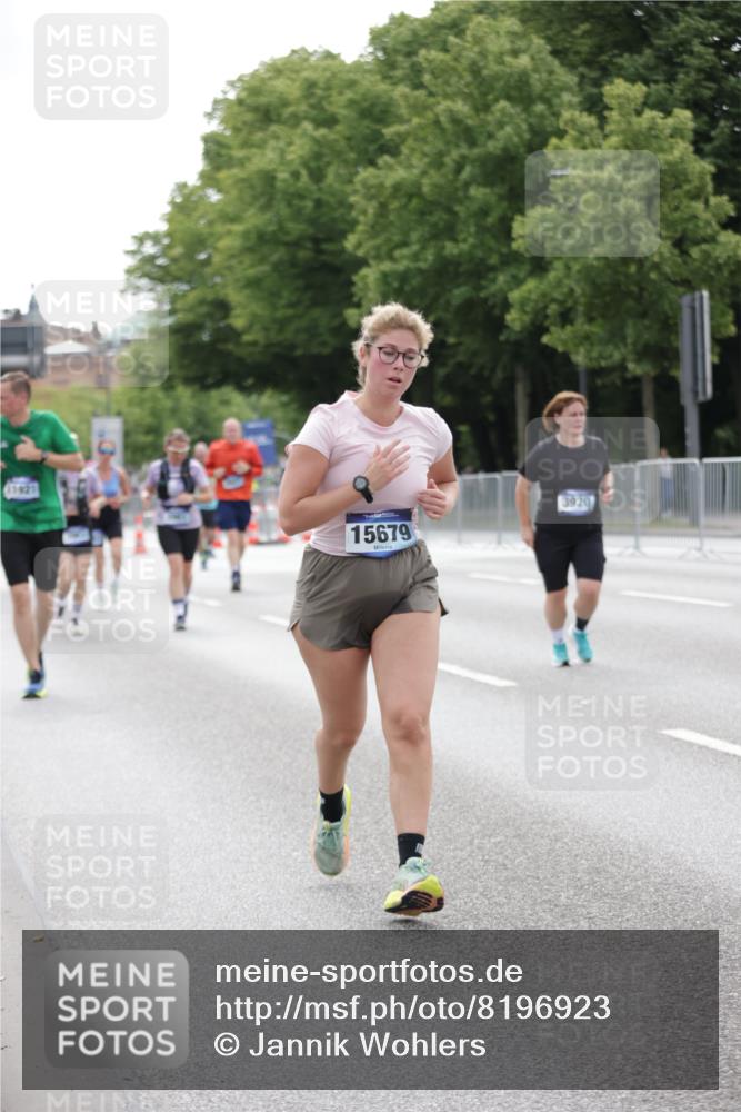 29.06.2025 - hella hamburg halbmarathon Jannik Wohlers http://msf.ph/oto/8196923 29.06.2025 10:24:45 Lombardsbrücke 1627, 1740, 2000, 3920, 3961, 3963, 5564, 5814, 7778, 8083, 8962, 9573, 9927, 11400, 11921, 14086, 14649, 15153, 15679, 15942, 17185, 17954 meine-sportfotos.de