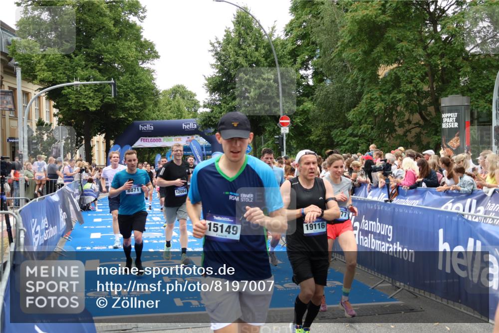 29.06.2025 - hella hamburg halbmarathon Zöllner http://msf.ph/oto/8197007 29.06.2025 10:46:04 Ziel 2189, 4277, 5648, 6460, 8269, 8577, 8871, 9585, 11936, 12084, 12269, 13630, 14462, 14804, 17008, 18081, 19116 meine-sportfotos.de