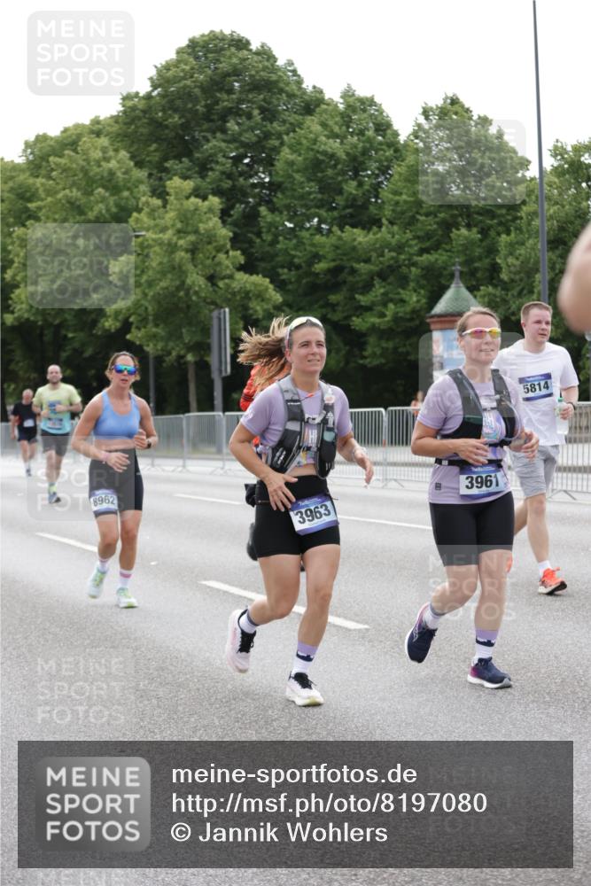 29.06.2025 - hella hamburg halbmarathon Jannik Wohlers http://msf.ph/oto/8197080 29.06.2025 10:24:51 Lombardsbrücke 1627, 2000, 2278, 3920, 3961, 3963, 5564, 5814, 6869, 7778, 8083, 8962, 9927, 11921, 13510, 14086, 14649, 15016, 15119, 15153, 15679, 16421, 16422 meine-sportfotos.de