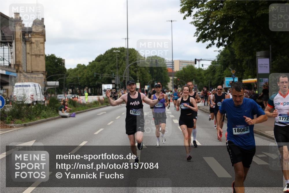 29.06.2025 - hella hamburg halbmarathon Yannick Fuchs http://msf.ph/oto/8197084 29.06.2025 10:31:42 20KM 1411, 2767, 4860, 4865, 5003, 5092, 5307, 5315, 5961, 6123, 6529, 7310, 7482, 8121, 8362, 9178, 9296, 9914, 10680, 10738, 11833, 13141, 13854, 13972, 14387, 14459, 14691, 14934, 15178, 15261, 15939, 16523, 17024, 17125, 17306, 17658, 17723, 18038, 18062, 18384, 18733, 18824 meine-sportfotos.de