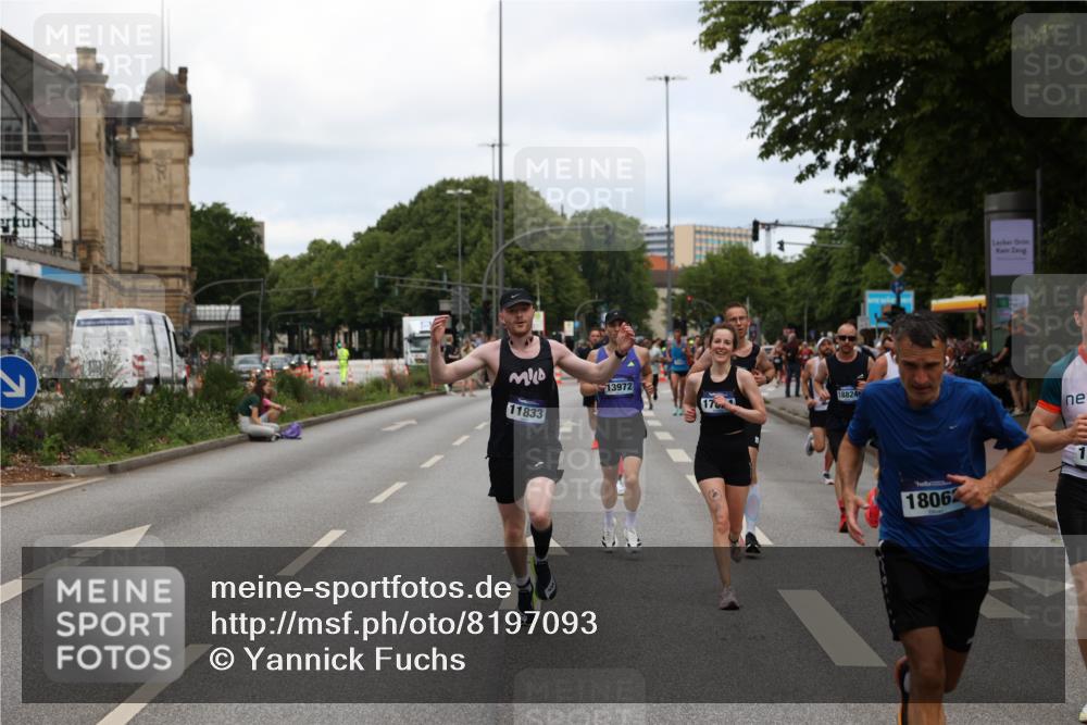 29.06.2025 - hella hamburg halbmarathon Yannick Fuchs http://msf.ph/oto/8197093 29.06.2025 10:31:42 20KM 1411, 2767, 4860, 4865, 5003, 5092, 5307, 5315, 5961, 6123, 6529, 7310, 7482, 8121, 8362, 9178, 9296, 9914, 10680, 10738, 11833, 13141, 13854, 13972, 14387, 14459, 14691, 14934, 15178, 15261, 15939, 16523, 17024, 17125, 17306, 17658, 17723, 18038, 18062, 18384, 18733, 18824 meine-sportfotos.de