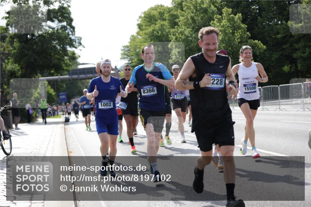 29.06.2025 - hella hamburg halbmarathon Jannik Wohlers http://msf.ph/oto/8197102 29.06.2025 09:46:53 Lombardsbrücke 1002, 1407, 1910, 1959, 2121, 2228, 2563, 2774, 2836, 3783, 3790, 3935, 4246, 4740, 5961, 6032, 6305, 6473, 6915, 7831, 7972, 8366, 9376, 9508, 9519, 10771, 11055, 11370, 11806, 12137, 12204, 13148, 13771, 13972, 13991, 14388, 14448, 14975, 15348, 15500, 15939, 16075, 16177, 16425, 16698, 17877, 18455, 19059 meine-sportfotos.de