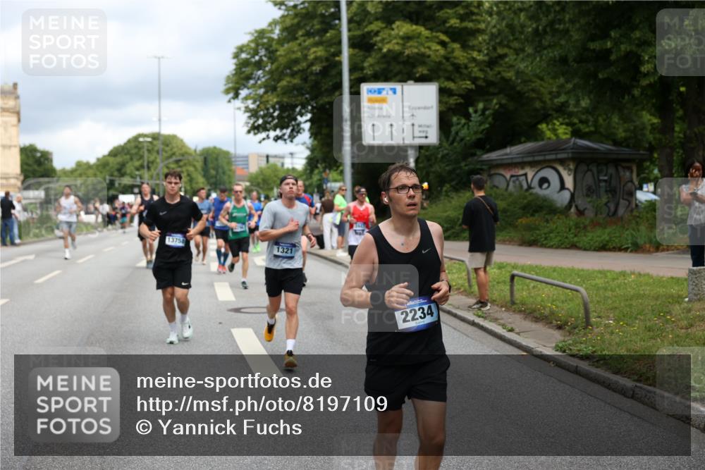 29.06.2025 - hella hamburg halbmarathon Yannick Fuchs http://msf.ph/oto/8197109 29.06.2025 10:44:25 20KM 1119, 1216, 1321, 1399, 1507, 1630, 2020, 2234, 2788, 3296, 3852, 3947, 4127, 4247, 4346, 4933, 5894, 6662, 6795, 7176, 8153, 8313, 8572, 8576, 8657, 8689, 8704, 8899, 9031, 9303, 10371, 10480, 10750, 11356, 11455, 11607, 12235, 12527, 12624, 12733, 13282, 13463, 13609, 13758, 13812, 14257, 14562, 15803, 15950, 16000, 16242, 16716, 16732, 16806, 16887, 17247, 17282, 17319, 18066, 18228, 18229, 18370, 18451, 18499, 18657, 18658, 18811, 18884 meine-sportfotos.de