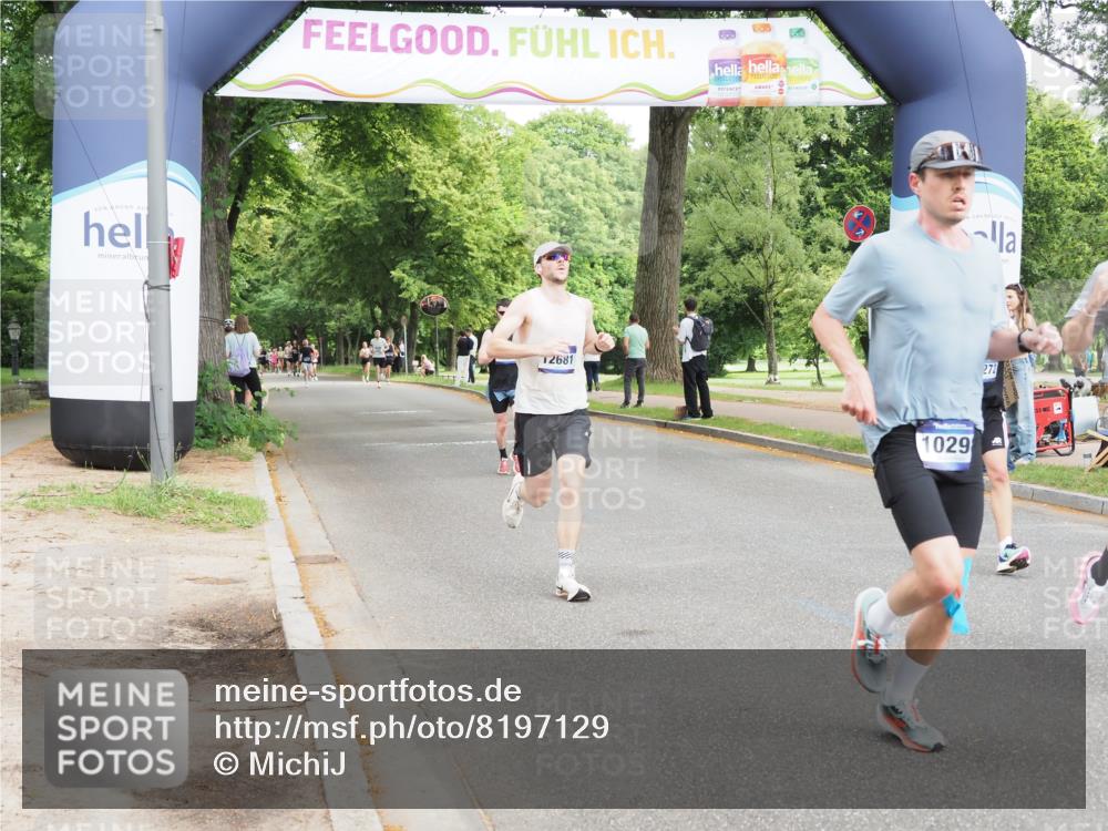 29.06.2025 - hella hamburg halbmarathon MichiJ http://msf.ph/oto/8197129 29.06.2025 10:20:54 Zwischen KM18-KM19 6619, 7272, 9047, 9508, 10298, 12232, 13606, 14548, 18102 meine-sportfotos.de