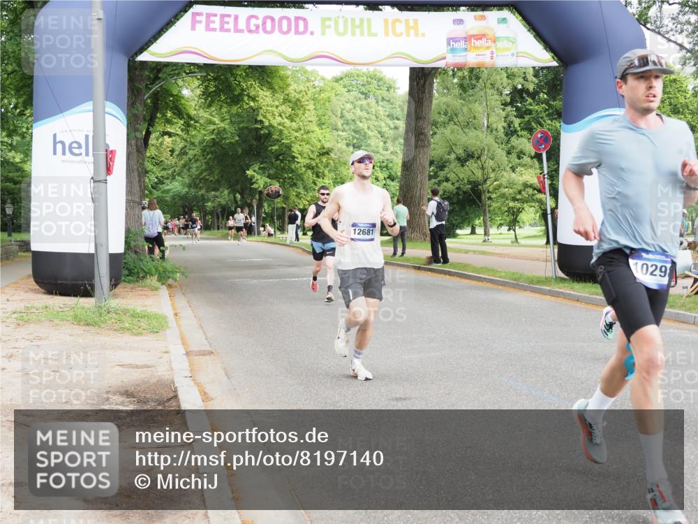 29.06.2025 - hella hamburg halbmarathon MichiJ http://msf.ph/oto/8197140 29.06.2025 10:20:54 Zwischen KM18-KM19 6619, 7272, 9047, 9508, 10298, 12232, 13606, 14548, 18102 meine-sportfotos.de