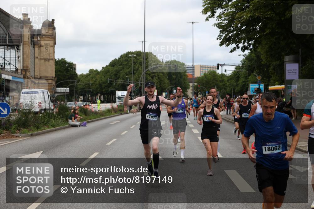 29.06.2025 - hella hamburg halbmarathon Yannick Fuchs http://msf.ph/oto/8197149 29.06.2025 10:31:42 20KM 1411, 2767, 4860, 4865, 5003, 5092, 5307, 5315, 5961, 6123, 6529, 7310, 7482, 8121, 8362, 9178, 9296, 9914, 10680, 10738, 11833, 13141, 13854, 13972, 14387, 14459, 14691, 14934, 15178, 15261, 15939, 16523, 17024, 17125, 17306, 17658, 17723, 18038, 18062, 18384, 18733, 18824 meine-sportfotos.de