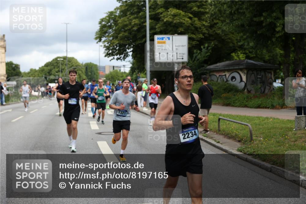 29.06.2025 - hella hamburg halbmarathon Yannick Fuchs http://msf.ph/oto/8197165 29.06.2025 10:44:25 20KM 1119, 1216, 1321, 1399, 1507, 1630, 2020, 2234, 2788, 3296, 3852, 3947, 4127, 4247, 4346, 4933, 5894, 6662, 6795, 7176, 8153, 8313, 8572, 8576, 8657, 8689, 8704, 8899, 9031, 9303, 10371, 10480, 10750, 11356, 11455, 11607, 12235, 12527, 12624, 12733, 13282, 13463, 13609, 13758, 13812, 14257, 14562, 15803, 15950, 16000, 16242, 16716, 16732, 16806, 16887, 17247, 17282, 17319, 18066, 18228, 18229, 18370, 18451, 18499, 18657, 18658, 18811, 18884 meine-sportfotos.de