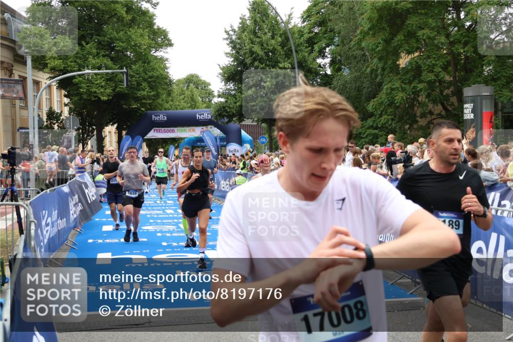 29.06.2025 - hella hamburg halbmarathon Zöllner http://msf.ph/oto/8197176 29.06.2025 10:46:08 Ziel 2189, 2707, 5648, 6460, 7961, 8269, 9585, 11125, 11936, 12269, 13630, 14462, 14804, 16136, 16466, 16475, 18081, 18702 meine-sportfotos.de