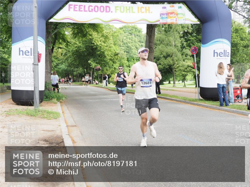 29.06.2025 - hella hamburg halbmarathon MichiJ http://msf.ph/oto/8197181 29.06.2025 10:20:55 Zwischen KM18-KM19 6619, 7272, 9047, 9508, 10298, 10929, 12232, 12681, 13606, 14548, 18102 meine-sportfotos.de