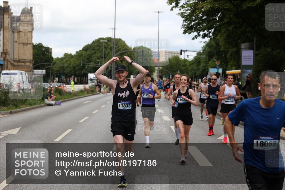 29.06.2025 - hella hamburg halbmarathon Yannick Fuchs http://msf.ph/oto/8197186 29.06.2025 10:31:42 20KM 1411, 2767, 4860, 4865, 5003, 5092, 5307, 5315, 5961, 6123, 6529, 7310, 7482, 8121, 8362, 9178, 9296, 9914, 10680, 10738, 11833, 13141, 13854, 13972, 14387, 14459, 14691, 14934, 15178, 15261, 15939, 16523, 17024, 17125, 17306, 17658, 17723, 18038, 18062, 18384, 18733, 18824 meine-sportfotos.de
