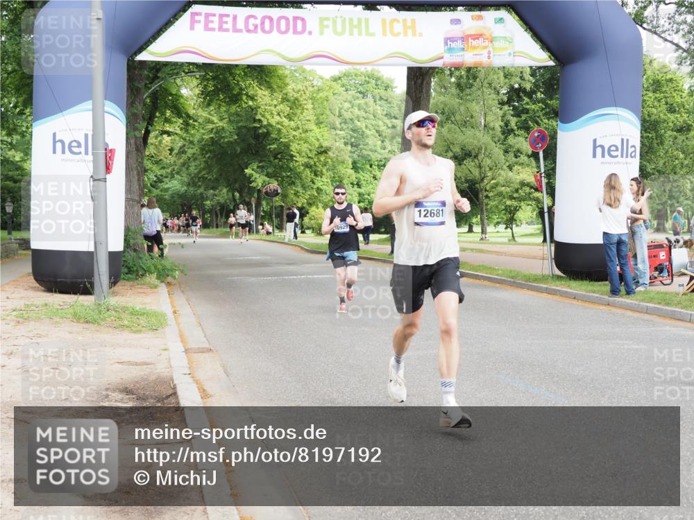 29.06.2025 - hella hamburg halbmarathon MichiJ http://msf.ph/oto/8197192 29.06.2025 10:20:55 Zwischen KM18-KM19 6619, 7272, 9047, 9508, 10298, 10929, 12232, 12681, 13606, 14548, 18102 meine-sportfotos.de