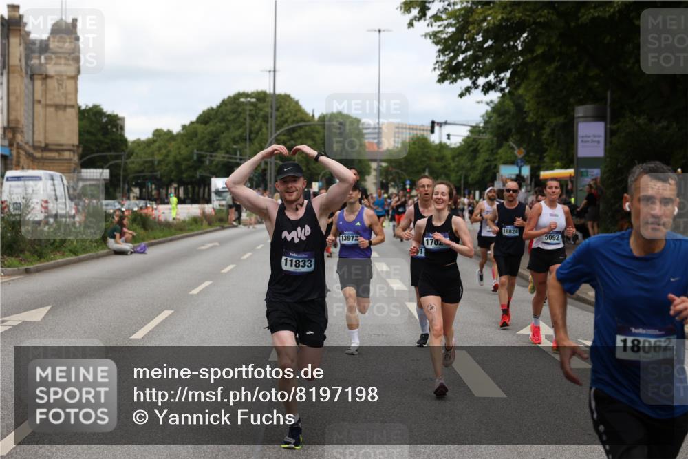 29.06.2025 - hella hamburg halbmarathon Yannick Fuchs http://msf.ph/oto/8197198 29.06.2025 10:31:42 20KM 1411, 2767, 4860, 4865, 5003, 5092, 5307, 5315, 5961, 6123, 6529, 7310, 7482, 8121, 8362, 9178, 9296, 9914, 10680, 10738, 11833, 13141, 13854, 13972, 14387, 14459, 14691, 14934, 15178, 15261, 15939, 16523, 17024, 17125, 17306, 17658, 17723, 18038, 18062, 18384, 18733, 18824 meine-sportfotos.de
