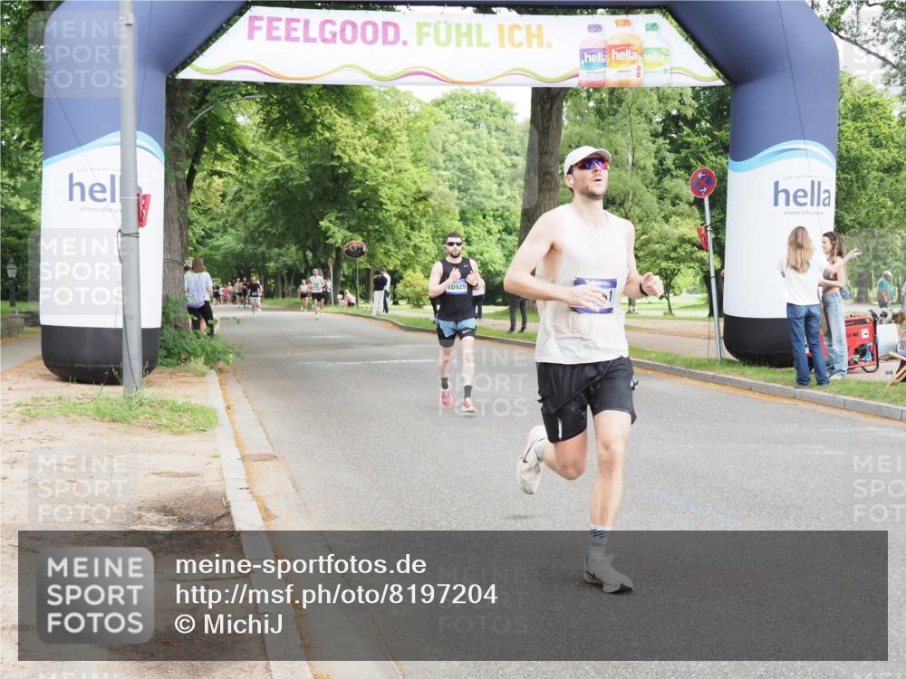 29.06.2025 - hella hamburg halbmarathon MichiJ http://msf.ph/oto/8197204 29.06.2025 10:20:55 Zwischen KM18-KM19 6619, 7272, 9047, 9508, 10298, 10929, 12232, 12681, 13606, 14548, 18102 meine-sportfotos.de