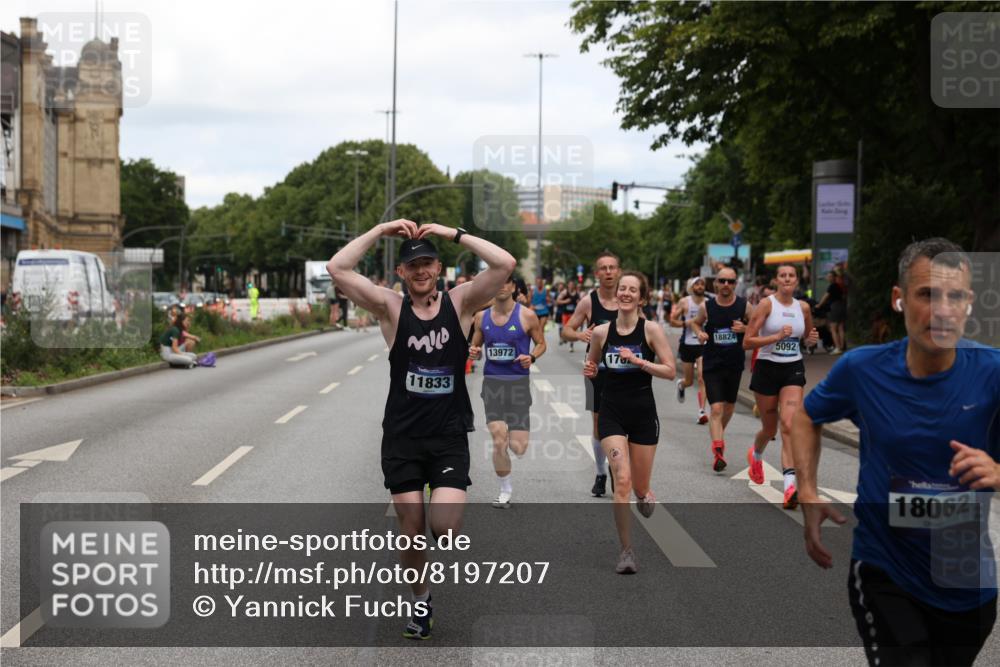 29.06.2025 - hella hamburg halbmarathon Yannick Fuchs http://msf.ph/oto/8197207 29.06.2025 10:31:42 20KM 1411, 2767, 4860, 4865, 5003, 5092, 5307, 5315, 5961, 6123, 6529, 7310, 7482, 8121, 8362, 9178, 9296, 9914, 10680, 10738, 11833, 13141, 13854, 13972, 14387, 14459, 14691, 14934, 15178, 15261, 15939, 16523, 17024, 17125, 17306, 17658, 17723, 18038, 18062, 18384, 18733, 18824 meine-sportfotos.de