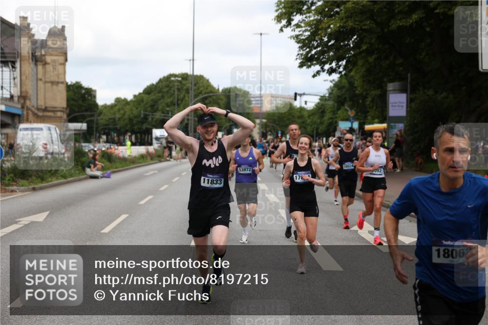 29.06.2025 - hella hamburg halbmarathon Yannick Fuchs http://msf.ph/oto/8197215 29.06.2025 10:31:43 20KM 1411, 2767, 4860, 4865, 5003, 5092, 5307, 5315, 6123, 6529, 7310, 7482, 8121, 8362, 9178, 9296, 9914, 10680, 10738, 11833, 13141, 13854, 13972, 14387, 14459, 14691, 14934, 15178, 15261, 15939, 16523, 17024, 17125, 17306, 17658, 17723, 18062, 18384, 18824 meine-sportfotos.de