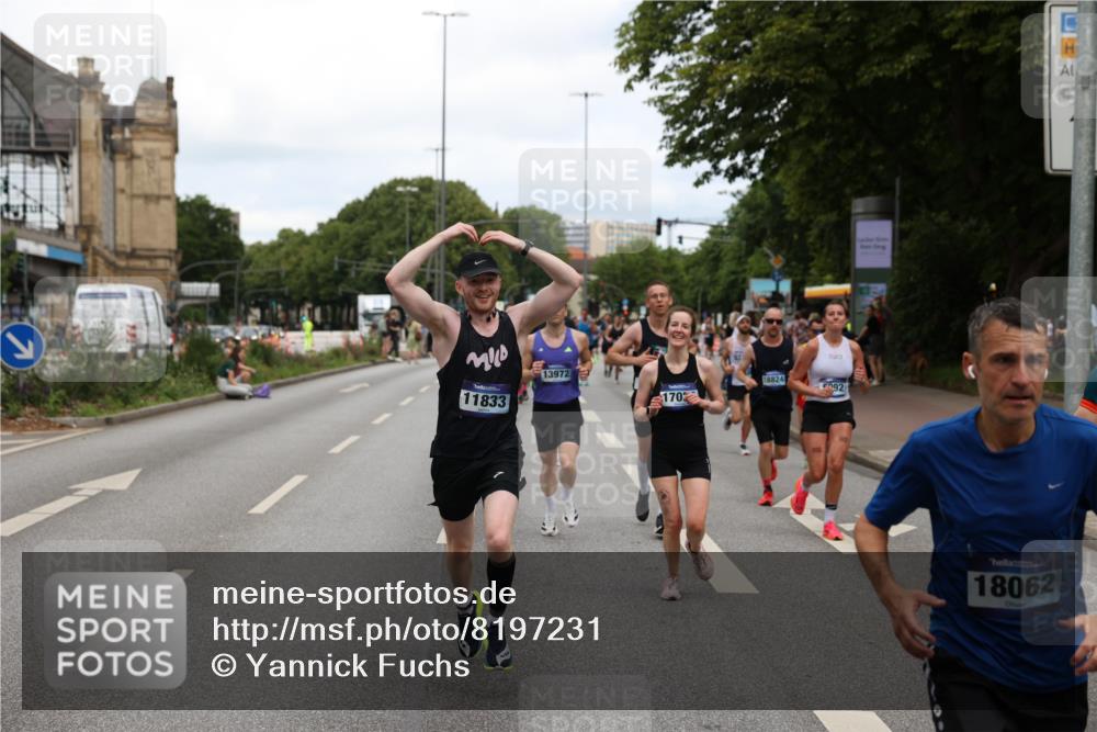 29.06.2025 - hella hamburg halbmarathon Yannick Fuchs http://msf.ph/oto/8197231 29.06.2025 10:31:43 20KM 1411, 2767, 4860, 4865, 5003, 5092, 5307, 5315, 6123, 6529, 7310, 7482, 8121, 8362, 9178, 9296, 9914, 10680, 10738, 11833, 13141, 13854, 13972, 14387, 14459, 14691, 14934, 15178, 15261, 15939, 16523, 17024, 17125, 17306, 17658, 17723, 18062, 18384, 18824 meine-sportfotos.de