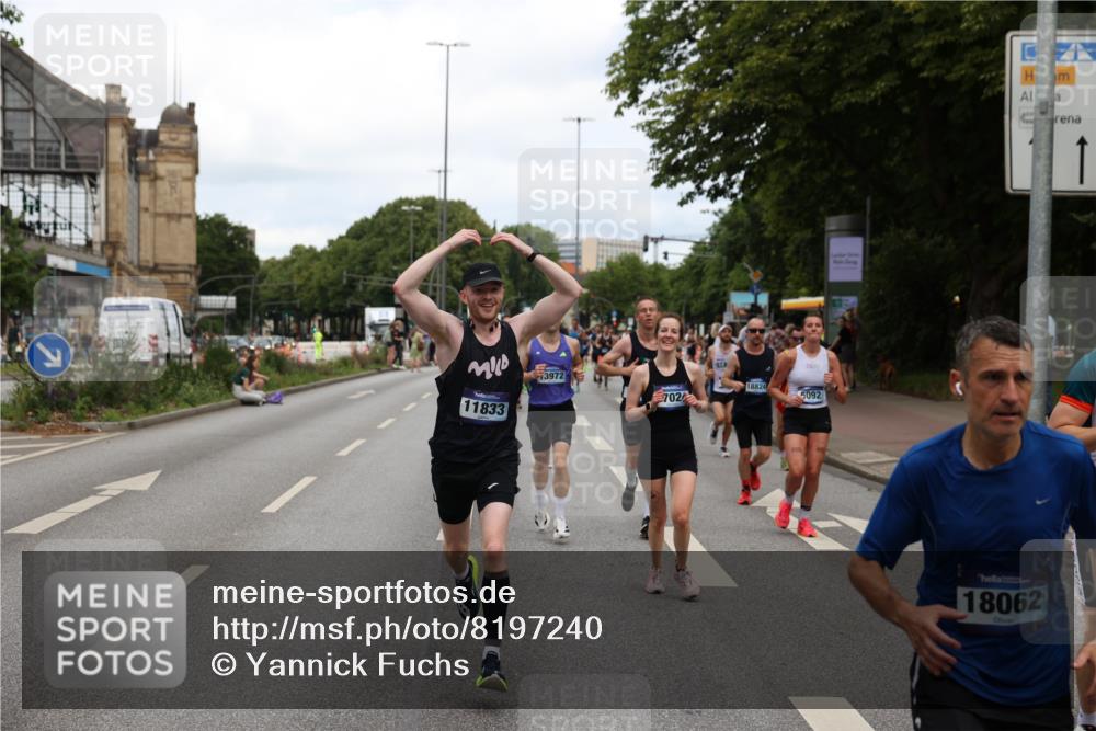 29.06.2025 - hella hamburg halbmarathon Yannick Fuchs http://msf.ph/oto/8197240 29.06.2025 10:31:43 20KM 1411, 2767, 4860, 4865, 5003, 5092, 5307, 5315, 6123, 6529, 7310, 7482, 8121, 8362, 9178, 9296, 9914, 10680, 10738, 11833, 13141, 13854, 13972, 14387, 14459, 14691, 14934, 15178, 15261, 15939, 16523, 17024, 17125, 17306, 17658, 17723, 18062, 18384, 18824 meine-sportfotos.de
