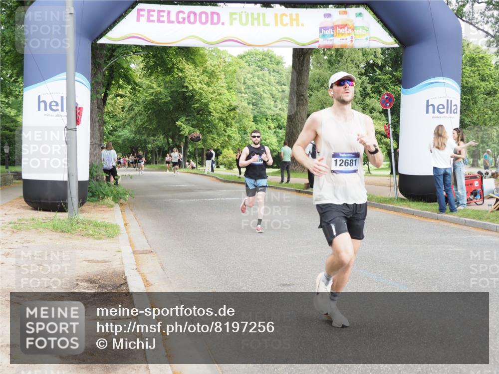 29.06.2025 - hella hamburg halbmarathon MichiJ http://msf.ph/oto/8197256 29.06.2025 10:20:55 Zwischen KM18-KM19 6619, 7272, 9047, 9508, 10298, 10929, 12232, 12681, 13606, 14548, 18102 meine-sportfotos.de