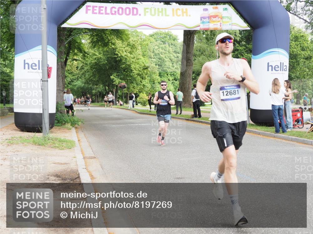 29.06.2025 - hella hamburg halbmarathon MichiJ http://msf.ph/oto/8197269 29.06.2025 10:20:55 Zwischen KM18-KM19 6619, 7272, 9047, 9508, 10298, 10929, 12232, 12681, 13606, 14548, 18102 meine-sportfotos.de